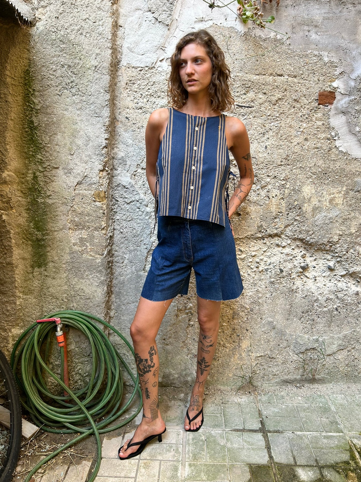 Courtyard Top - Striped blue