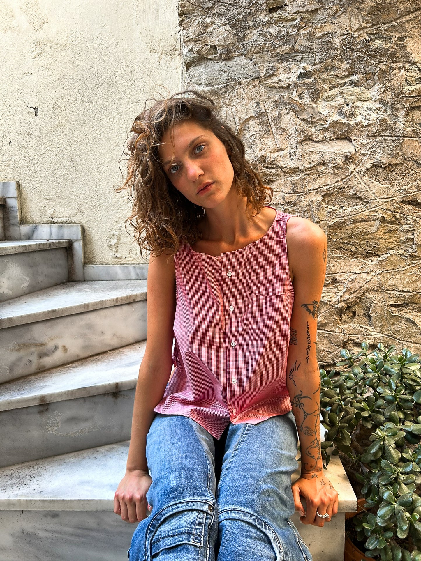 Courtyard Top - Plaid red
