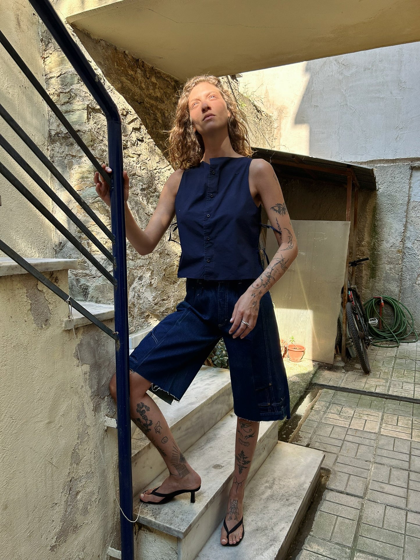 Courtyard Top - Dark blue
