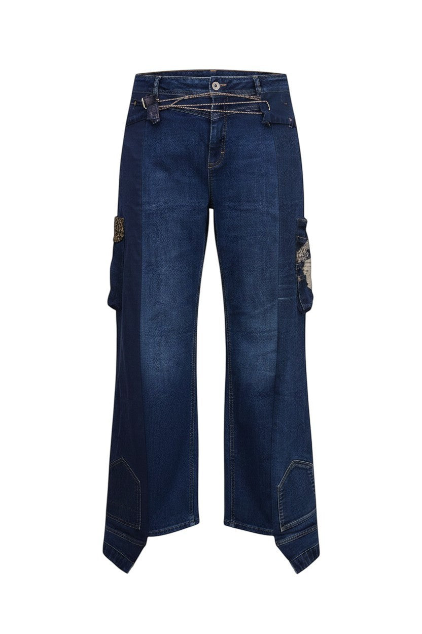 Thoughts Reworked dark wash denim cargo jeans with wide legs and subtle print details. Model is size L, 1.70m tall.